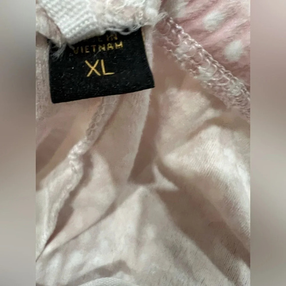 Donna Karen
Sleepwear
Size xl
Blush pink with polka dots - Picture 5 of 5